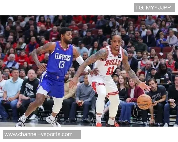 莱昂纳德半场状态火热三分球连中五记砍下18分助球队争胜