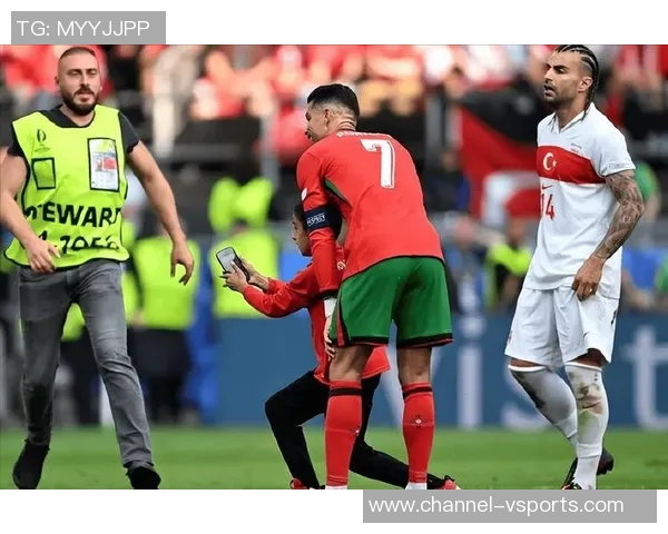 C罗小腿射门破门助球队领先菲利克斯策动科曼完美助攻展现默契